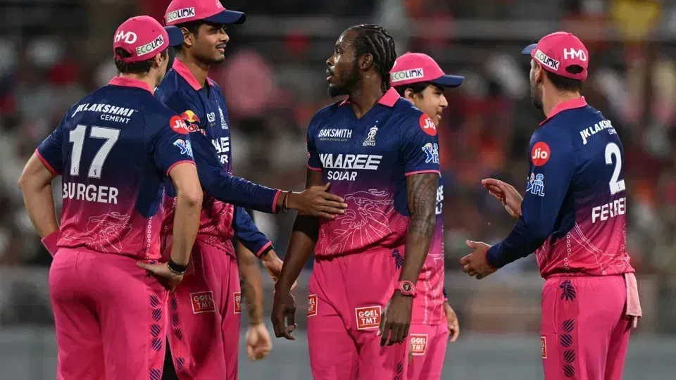 राजस्थान रॉयल्स की ख़राब फील्डिंग के लिए जयपुर स्टेडियम की फ्लड लाइट्स को ज़िम्मेदार ठहराया कोच संगकारा ने